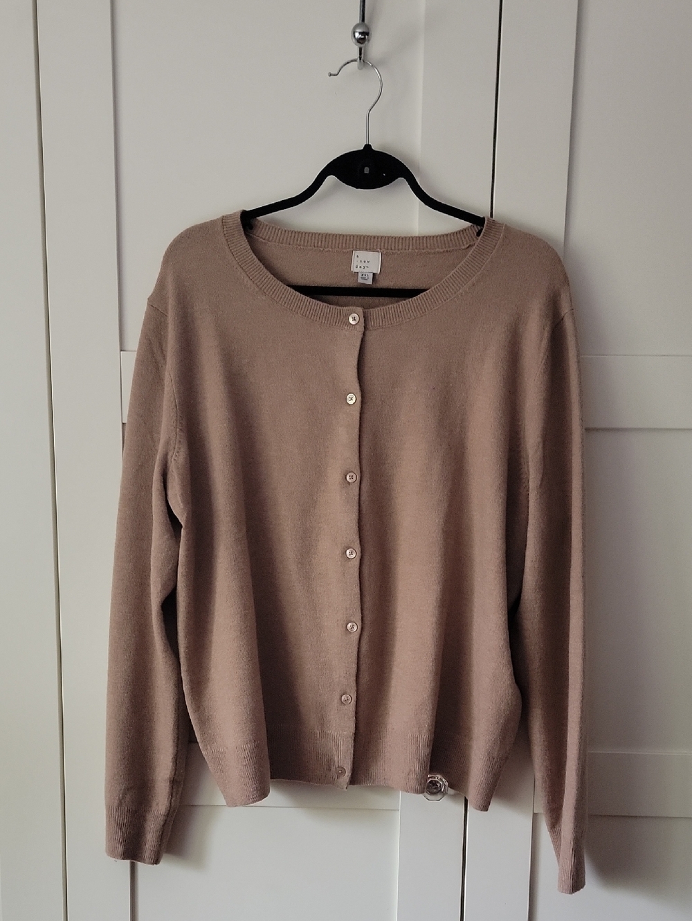❄️3/$25 a new day Taupe Button-Front Crewneck Cardigan - Super Soft!